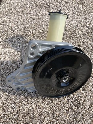 BOMBA DE DIREÇÃO HIDRÁULICA FORD MUSTANG 3.8 V6 ORIGINAL 1983 - Imagem 1 de 4