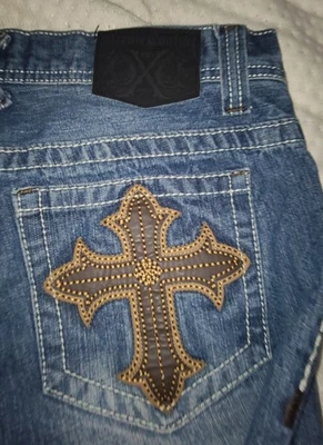 Pantalones de mezclilla Xtreme Couture By Affliction cruces bordadas talla 30 X 30 Y2K Foto 1 de 4