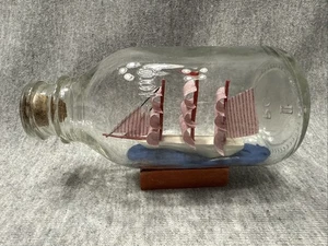 Mini envío en botella poco menos de 4,25 pulgadas de alto sin caja - Imagen 1 de 9