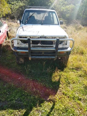 Daihatsu Feroza 3/94 Windscreen Wiper Motor - image 1 of 3