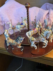 The Treasury Of Carousel Art With 10 Porcelain Figurines On A Wood Base. - Picture 1 of 8