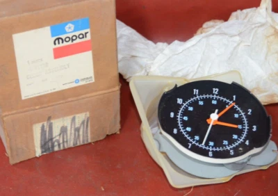 Nuevo de Lote Antiguo 1976-1977 Plymouth Fury Dodge Charger Coronet Reloj de Tablero OEM Mopar 4051168 Foto 1 de 4