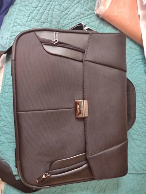 Maletín para portátil Samsonite - negro con detalles de cuero usado en excelente estado  Foto 1 de 4