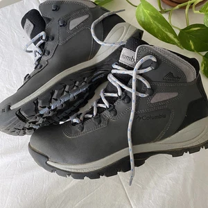 Columbia Newton Ridge Plus wasserdichte Damen-Wanderschuhe Größe 8,5 grau Quarry cool - Bild 1 von 9