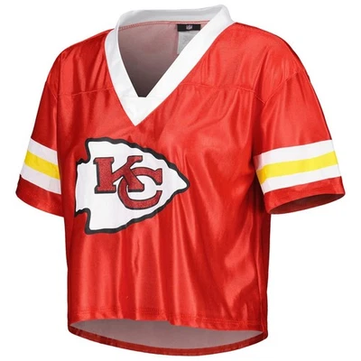 Camiseta de fútbol corta para mujer Kansas City Chiefs con cuello en V Foto 1 de 4