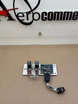 Placa de control de solapa Cirrus SR20 P/N: 12017-002 (2366) Foto 1 de 4