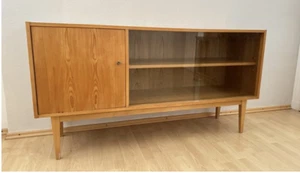 Sideboard/ Vitrine von Franz Ehrlich Hellerau, Esche furniert, 2 Glasschübe, - Bild 1 von 4
