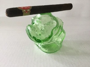 Soporte para cigarros/cenicero verde vidrio Depression Bulldog raro - Imagen 1 de 8