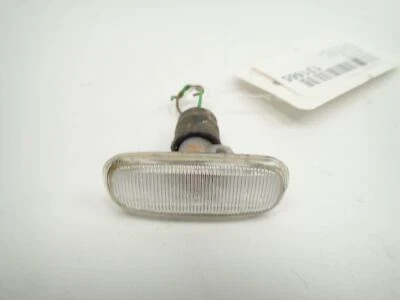 REPETITEUR D'AILE DROIT 4B0949127 AUDI A4 - 1 AVANT phase 2 (02/1999 09/2001) - Photo 1/3