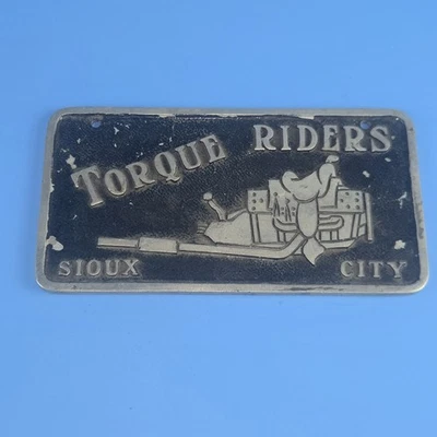 TORQUE RIDER 汽车俱乐部牌匾 六城 芝加哥金属曲柄 热杆 Roadster — 第 1/4 张图片