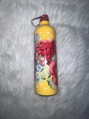 Vaso de acero inoxidable Pioneer Woman con flores amarillas + Mosquetón de lunares Foto 1 de 4