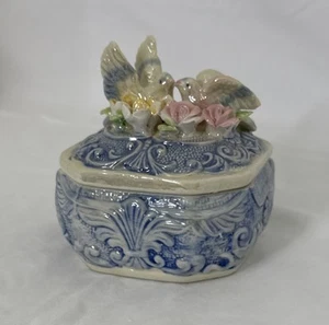 Capodimonte-Style Ceramic Trinket Dish with Lid Birds Flowers Opalescent Paint - Picture 1 of 11