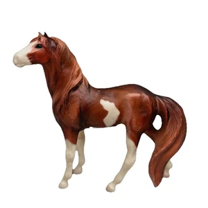 Breyer Horse Mesteño Sorrel Pinto 750401 2001 9"x6"  Mustang Collectible GUC - Picture 1 of 13