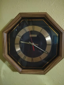 Vintage Linden Quartz Wall Clock, Oak Frame, 1970s-80s, Made In USA (Working) - Picture 1 of 1