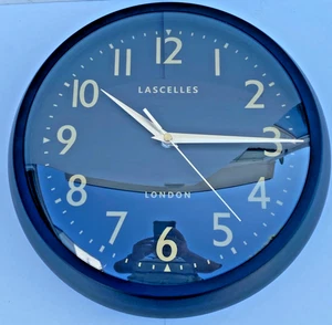 Lascelles schwarze runde Batterie Wanduhr DEKO/LASC/SCHWARZ - SCRUFFY BOX - Bild 1 von 10