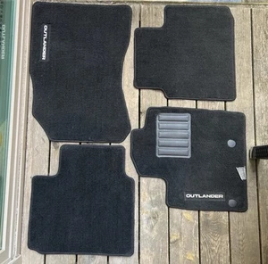 Mitsubishi Outlander OEM Carpet Floor Mats Full Set 2020–2023 Black Genuine - Imagen 1 de 18
