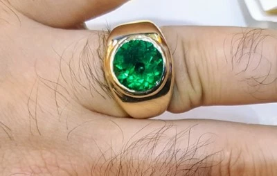 Precioso anillo de oro amarillo de 14k para hombre esmeralda colombiana verde natural 4,32ct. Foto 1 de 4