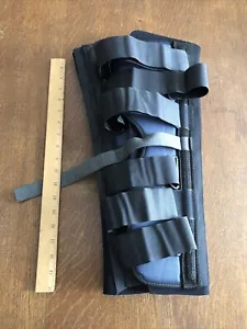 DeRoyal Universal Knee Brace - Picture 1 of 4
