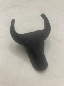 Asiatisches Ebenholz schwarzes Holz handgeschnitzt Holz Netsuke gehörntes Tier Ochse Stierkopf - Bild 1 von 3