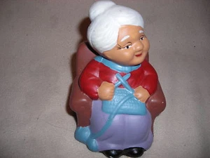 BANK - ALTE FRAU FIGUR - CA. 5 ZOLL GROSS - NEU - OHNE KARTON - Bild 1 von 5