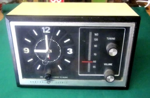 Vintage 1970s General Electric GE MCM AM Clock Radio 7-4725 A works. - Picture 1 of 4