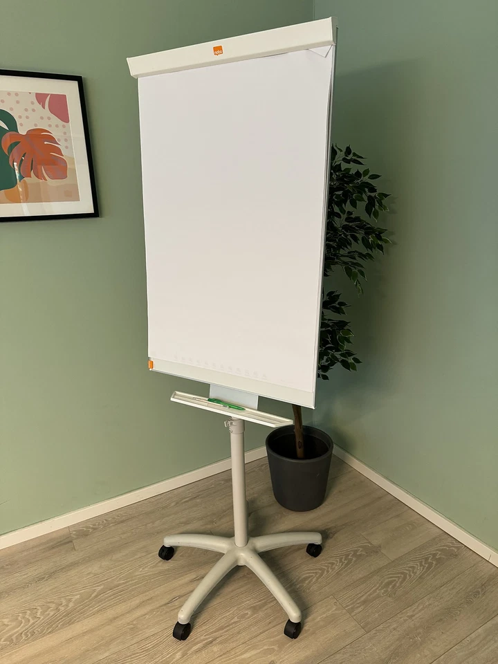 flipchart mit Rolle für Meeting  + ein neue Flipchartblock - Bild 1 von 1