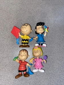 4 Peanuts Charlie Brown Snoopy Kunststoff Figuren - Bild 1 von 15