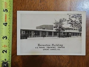 RARE OLD VINTAGE POSTCARD PHOTO RPPC RECREATION BUILDING US NAVAL TRAINING - Picture 1 of 2