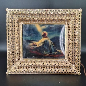 Quadro Vintage 3D Olografico Illuminato Gesù Prega Metallo Dorato Filigrana Cornice Funziona - Foto 1 di 13