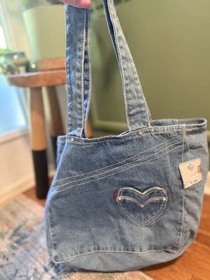 Винтажный Y2K стиль джинсовой ткани Levi's Дамская сумка с короткими ручками с ярлыками сердце со стразами - Изображение 1 из 4