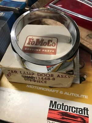 НОВЫЙ ИЗ СТАРЫХ ЗАПАСОВ ОБОДОК ЗАДНЕГО ФОНАРЯ FORD 1961 MERMERCURY MONTEREY C1MF-13448-B НОВЫЙ - Изображение 1 из 3