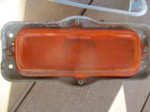 Lámpara giratoria de estacionamiento para camión Chevy 1960 a 1966 con toma de bombilla, lente y bisel usados - Imagen 1 de 10