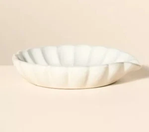 Hearth & Hand With Magnolia Scalloped Edge Stoneware Spoon Rest Cream.. New  - Bild 1 von 2