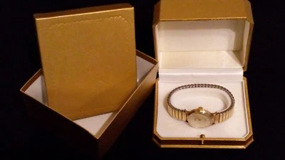 VINTAGE 9CT GOLD VERTEX REVUE 17 JEWEL MEN WATCH & BRACELET C1959-1974. WORKING! - Image 1 of 4