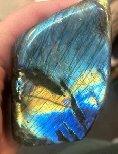 Labradorit Freeform 572 Gramm - Bild 1 von 8