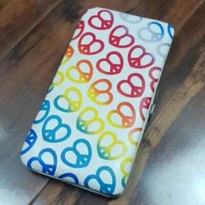 Tilly's Rainbow Heart Peace Multicolor Cierre con Bisagras Cartera Plana Tarjetero - Imagen 1 de 4