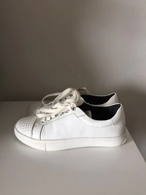 ZAPATOS DEPORTIVOS REBECCA MINKOFF CUERO BLANCO CON CORDONES PUNTERA ACOLCHADA TALLA 6M Foto 1 de 4