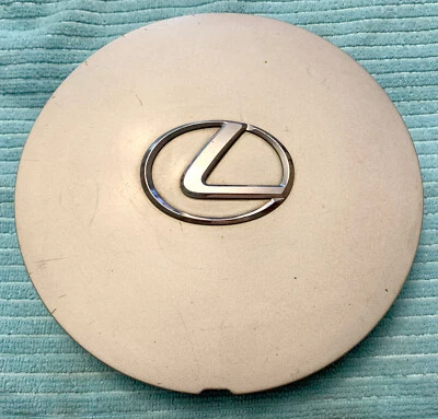 1990 - 1992 年雷克萨斯 ES250 GS300 LS400 原始设备制造商银色和铬合金中心轮毂盖 7628 集线器盖 — 第 1/4 张图片