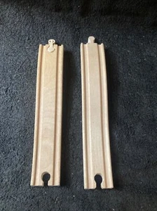 Thomas & Friends Holzeisenbahn Schienen 9" gebogen 2er Set Ikea gebogene Gleise - Bild 1 von 3
