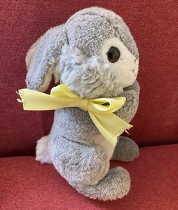 De colección Steiff de pie gris conejito conejo peluche oreja botón orejas rosas - Imagen 1 de 11