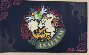 (VORVERKAUF) Pokemon World Championships 2025 Anaheim Rockabilly Spielmatte und Tasche - Bild 1 von 2