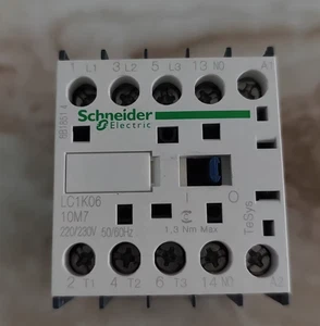 1PC NEW Schneider Contactor LC1K0610M7 LC1K0610 1NO 6A 220V 50/60Hz #YY - Picture 1 of 2