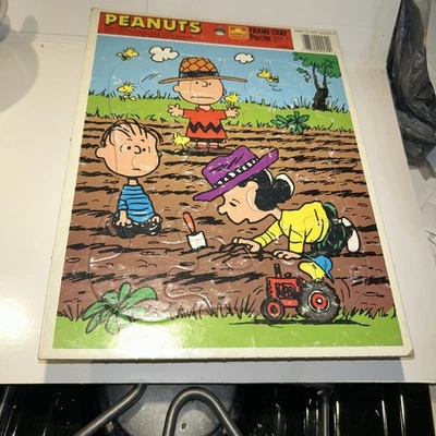 Rompecabezas bandeja marco Golden Peanuts 1965, Charlie Brown Lucy Linus, jardinería Foto 1 de 4