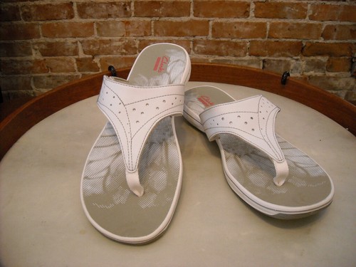 Sandali perizoma sportivi regolabili Clarks bianchi Brinkley Star 12 NUOVI