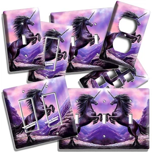 SALIDA DE LUZ NOCTURNA PÚRPURA CABALLO FANTASÍA PLACA DE PARED DECORACIÓN HD - Imagen 1 de 34