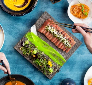 Set of 2 Japanese plate Sushi Sashimi Tempura Roast Beef Steak Salad - Picture 1 of 10