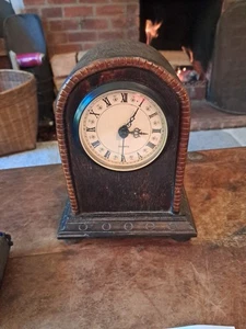 Set orologio al quarzo Mantel in una vecchia cassa di legno - Foto 1 di 8