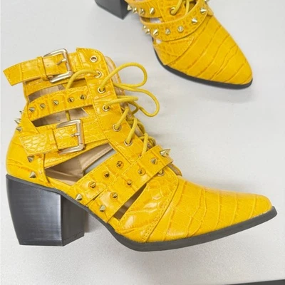 Cape Robbin 人造黄色皮革铆钉笼踝靴 女式 6 高跟鞋 Moto — 第 1/4 张图片