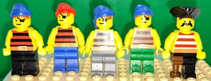 5 Lego Minifigur 4-Piraten-schwarze & rote Streifen, Augenklappe, 1-Pegleg Schnurrbart - Bild 1 von 4