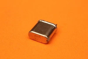 CRYSTAL - QUARTZ - 4000 kHz - 4,00 MHz - Radio amateur - Boîtier CR-18/U - GRC-9 - Photo 1/2